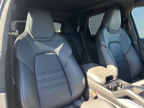 Certified 2026 Porsche Cayenne GTS image 25