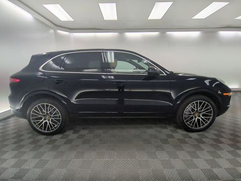 Certified 2023 Porsche Cayenne Platinum Edition AWD/4WD image 8