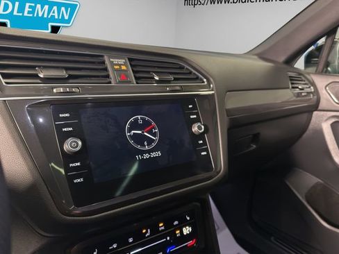 Used 2022 Volkswagen Tiguan SE R-Line image 18