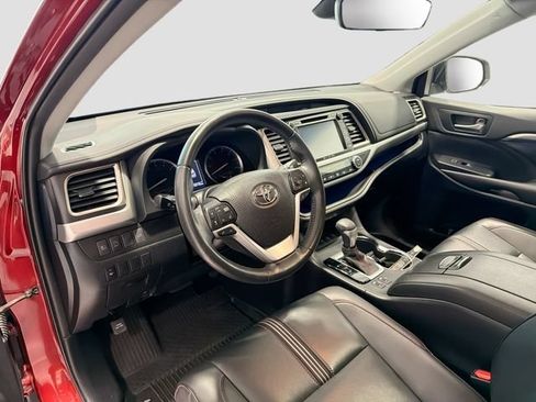 Certified 2019 Toyota Highlander SE w/ Carpet Mat Package (TMS) AWD/4WD image 8