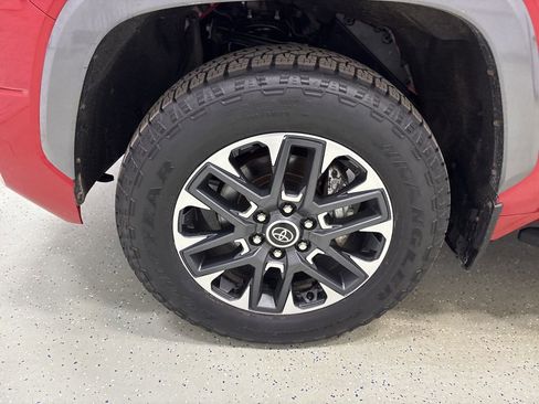 Used 2022 Toyota Tundra Limited w/ Power Package image 9