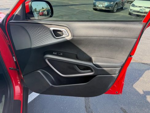 Used 2020 Kia Soul LX FWD image 17