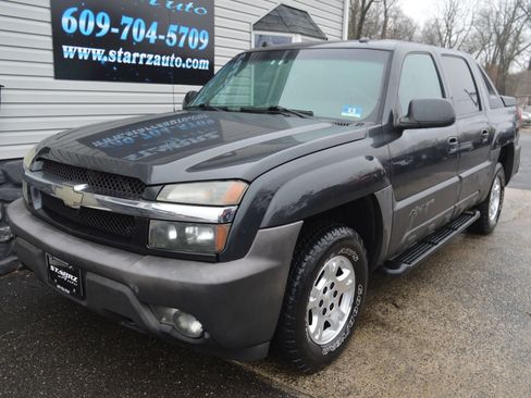 Used 2005 Chevrolet Avalanche Z71 w/ Sun And Sound Package image 1