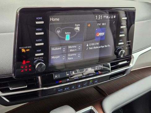 Used 2024 Toyota Sienna LE image 21