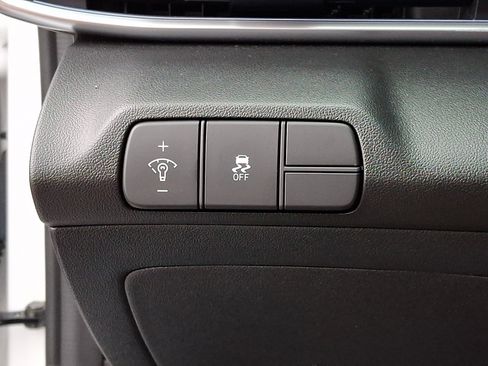 Certified 2024 Hyundai Elantra SEL FWD image 28
