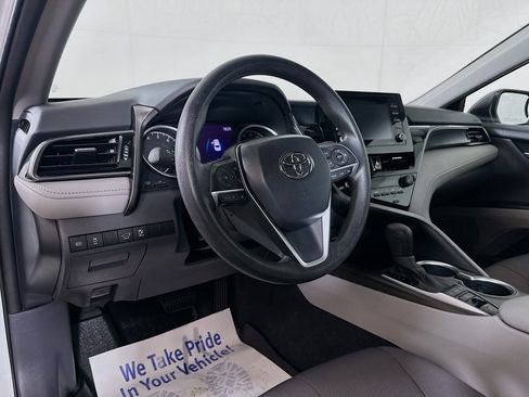 Used 2022 Toyota Camry LE AWD/4WD image 9