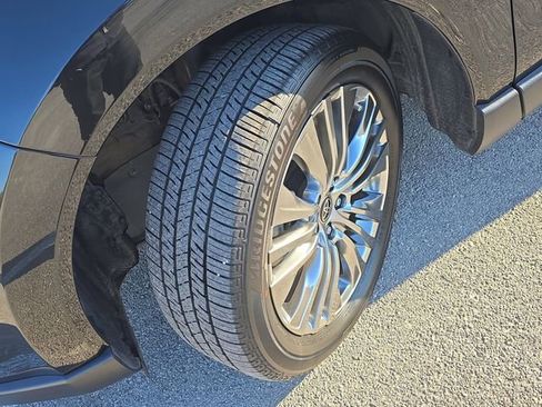 Used 2024 Toyota Venza Limited image 33