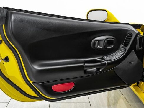 Used 2000 Chevrolet Corvette Convertible w/ Memory Pkg image 33