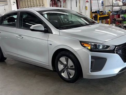 Used 2018 Hyundai Ioniq Blue FWD image 4
