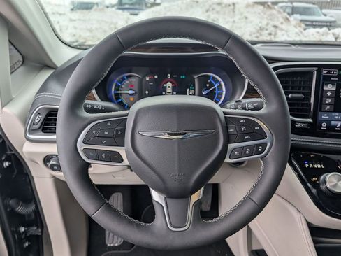 Used 2023 Chrysler Pacifica Limited image 25