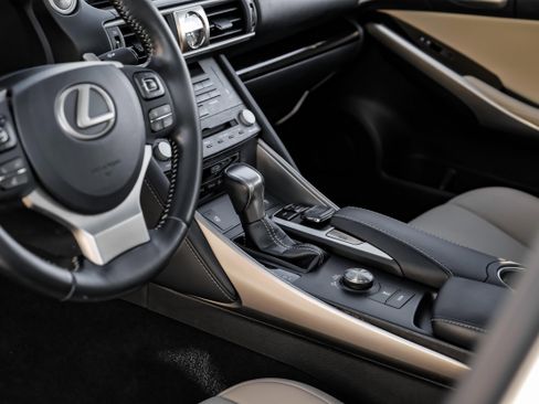 Used 2019 Lexus IS 350 image 22