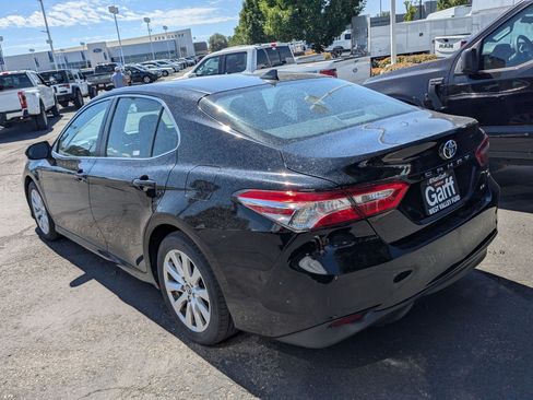 Used 2019 Toyota Camry LE FWD image 8