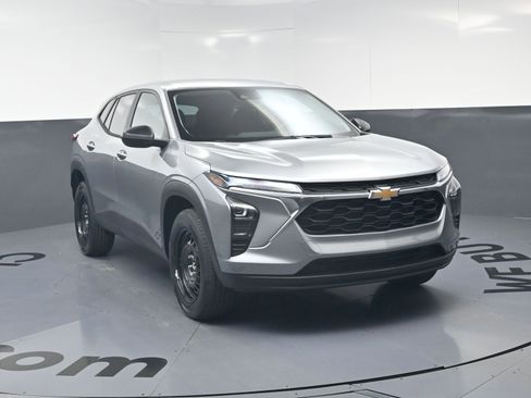 New 2026 Chevrolet Trax LS w/ Driver Confidence Package FWD image 3