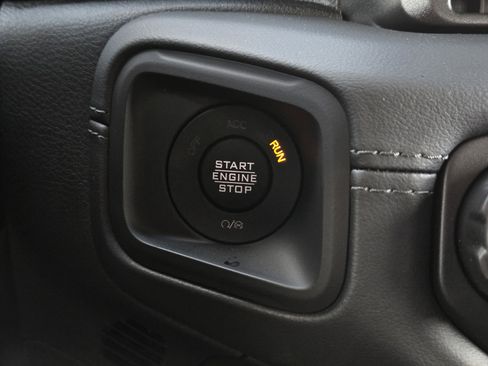 New 2025 Jeep Gladiator Rubicon w/ Convenience Group image 9