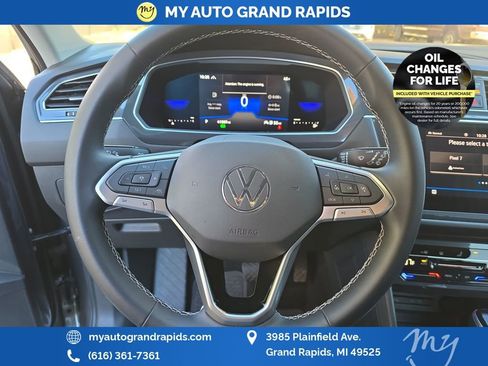Used 2022 Volkswagen Tiguan SE image 14