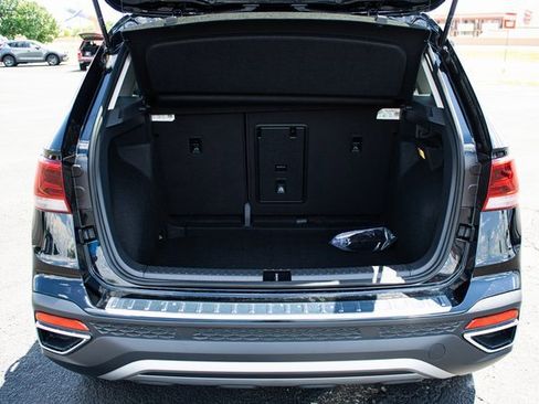 Used 2023 Volkswagen Taos SE image 5