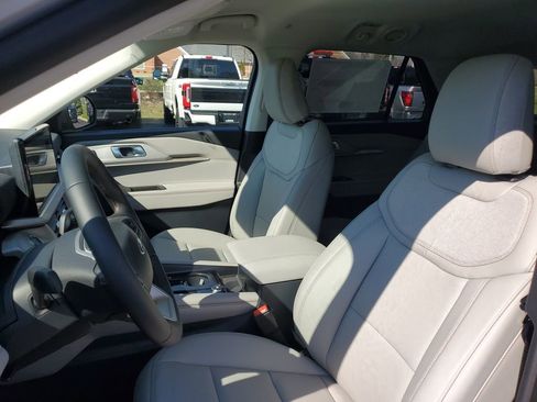 New 2026 Ford Explorer Active image 7