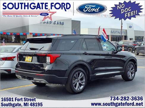 Used 2025 Ford Explorer Active w/ Active Comfort Package AWD/4WD image 2