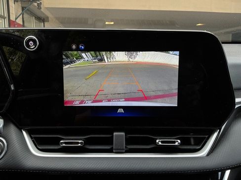Used 2025 Chevrolet Equinox LT FWD image 30