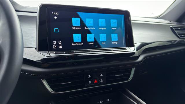 Used 2024 Volkswagen Atlas Cross Sport SE FWD image 30