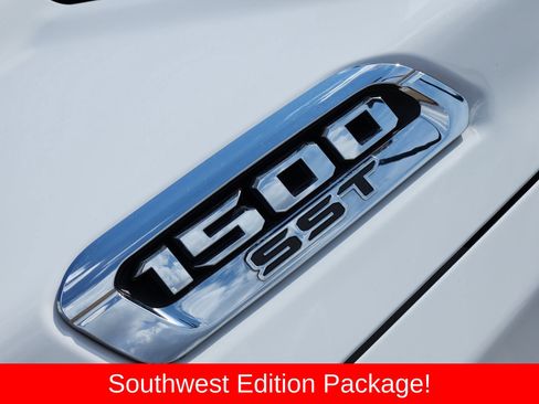 Used 2025 RAM 1500 Laramie AWD/4WD image 19