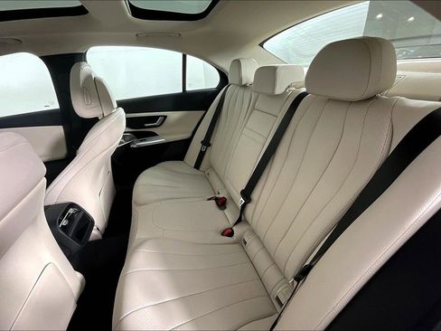 New 2026 Mercedes-Benz E 350 4MATIC Sedan image 10