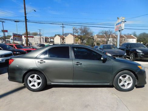 Used 2012 Toyota Camry LE image 8