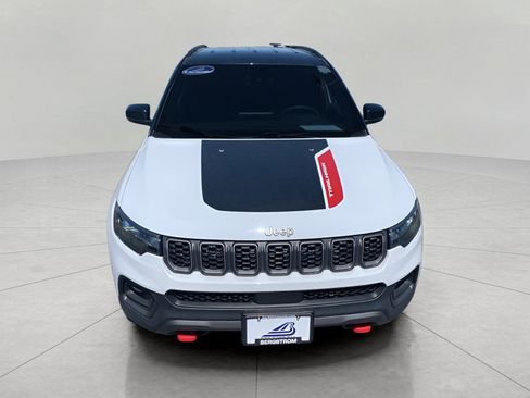Used 2025 Jeep Compass Trailhawk AWD/4WD image 33