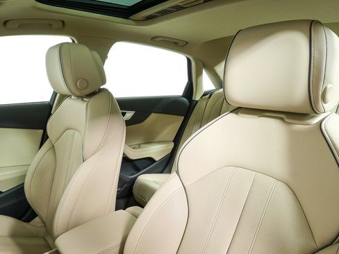 Used 2023 Audi A4 2.0T Premium Plus w/ Premium Plus Package image 5