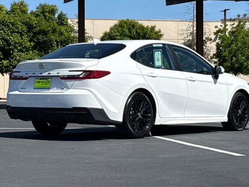 Used 2025 Toyota Camry SE FWD image 11