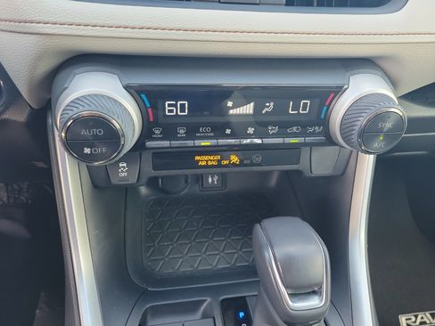Used 2019 Toyota RAV4 XLE Premium FWD image 27