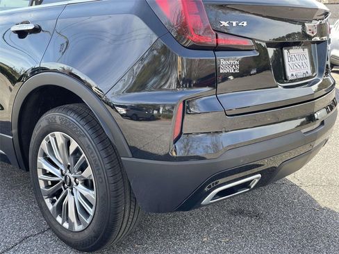 Used 2024 Cadillac XT4 Premium Luxury image 12