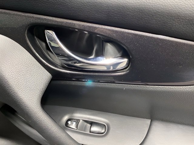Used 2018 Nissan Rogue SV AWD/4WD image 28