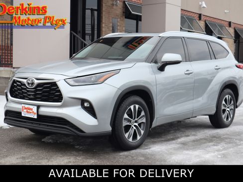 Used 2021 Toyota Highlander XLE image 1