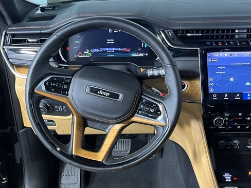 Used 2024 Jeep Grand Cherokee Summit image 13