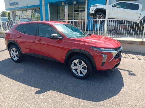Used 2026 Chevrolet Trax LS FWD image 7