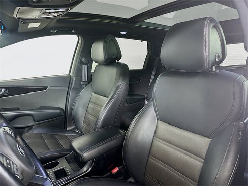 Used 2016 Kia Sorento SX image 8