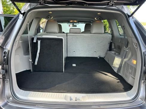 Used 2014 Toyota Highlander LE image 24