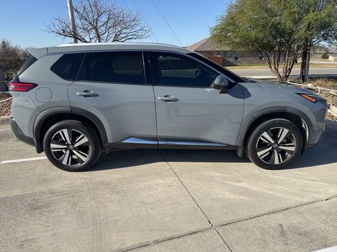 Used 2021 Nissan Rogue SL image 2