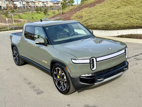 Used 2022 Rivian R1T Launch Edition image 12