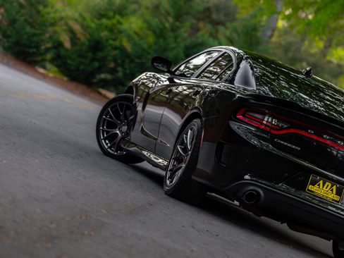 Used 2016 Dodge Charger SRT w/ Harman/Kardon Audio Group image 25