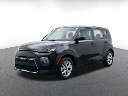 Used 2025 Kia Soul LX w/ LX Technology Package FWD image 3