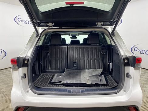 Used 2023 Toyota Highlander XLE AWD/4WD image 7