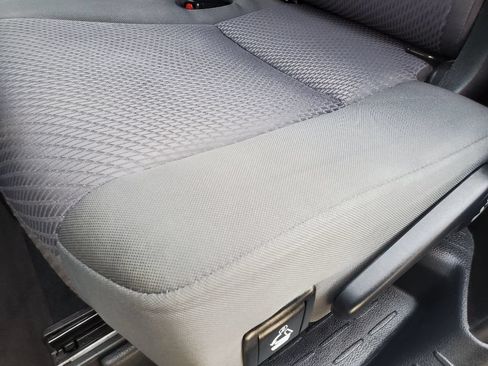 Used 2019 Toyota Highlander LE FWD image 24