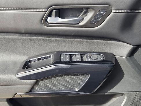 New 2026 Nissan Pathfinder Platinum image 21