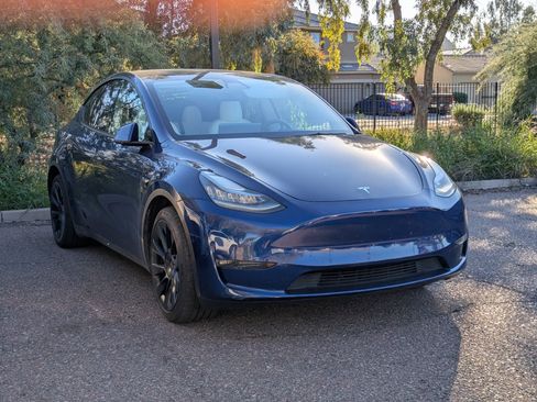 Used 2021 Tesla Model Y Long Range image 2