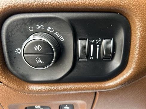 Used 2019 RAM 1500 Laramie image 19