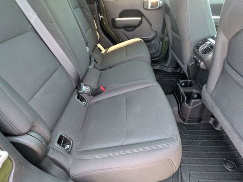 Used 2022 Jeep Gladiator Sport image 18