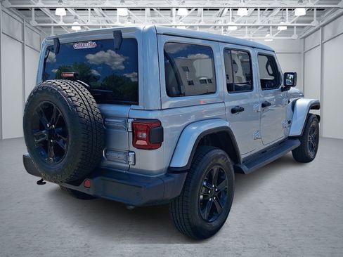 Used 2022 Jeep Wrangler Unlimited Sahara AWD/4WD image 9