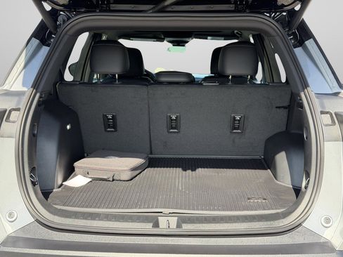 New 2026 Chevrolet Equinox LT w/ Convenience Package II FWD image 32